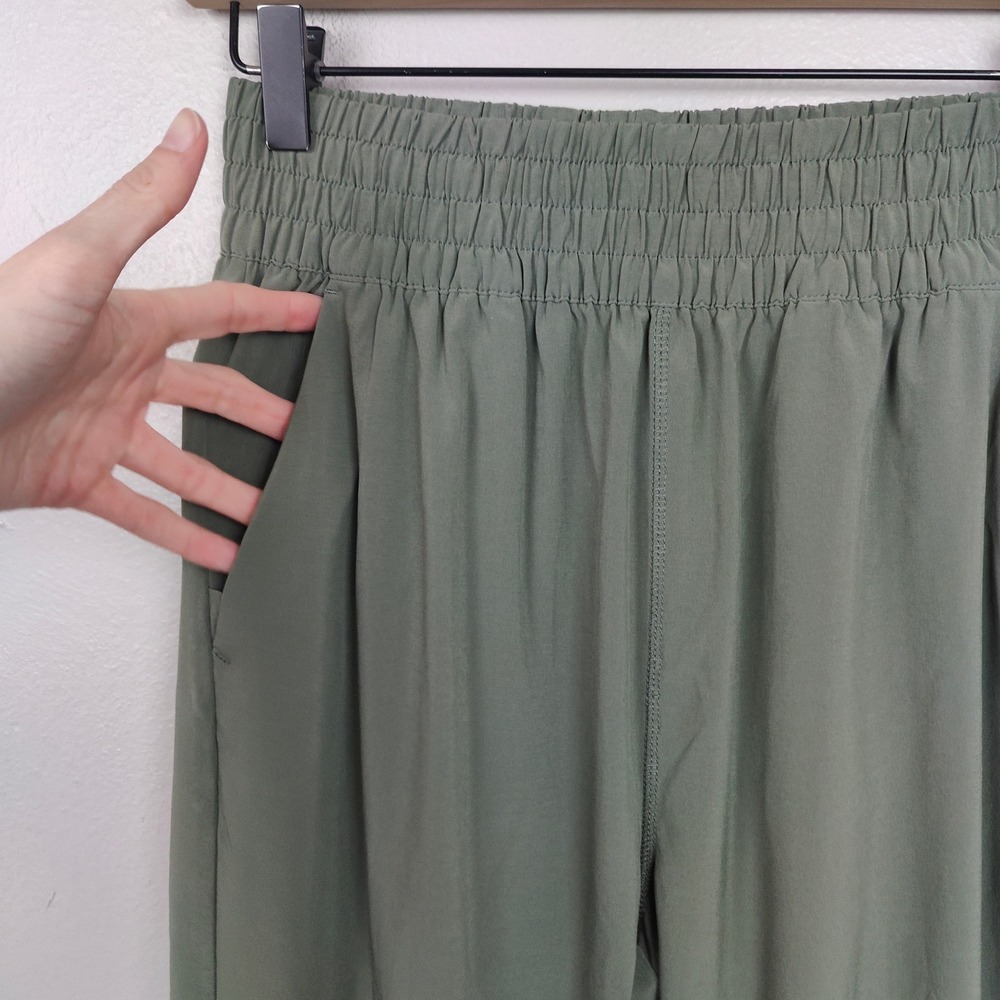 Vuori Villa Joggers Womens Small Sage Green Smocked Waist Performance Running - Picture 5 of 10